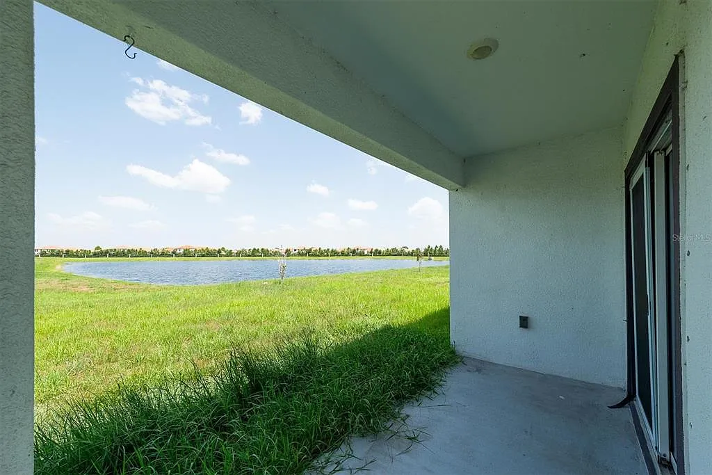 3 bed, 2.0 bath, 1516 sqft, $2,200 — Photo 4