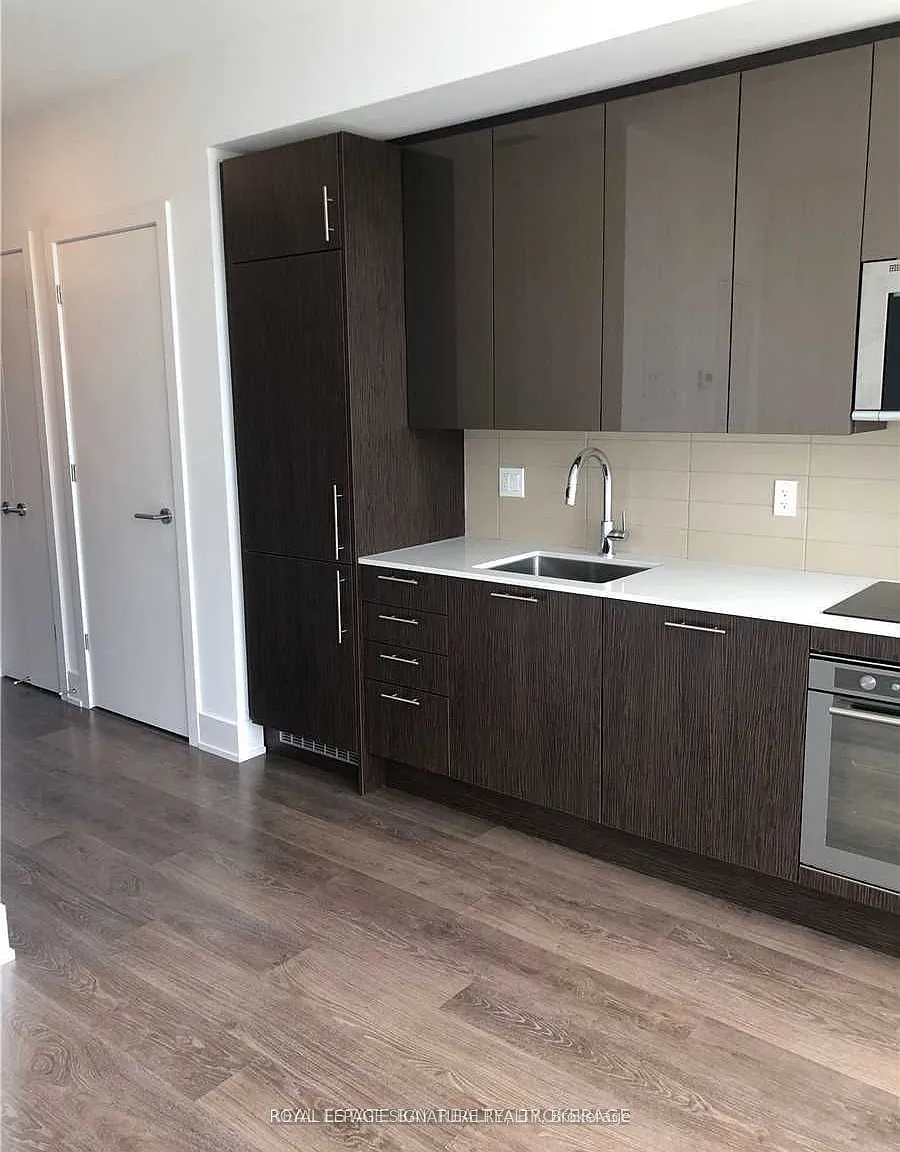 Stanley Condos — Photo 3
