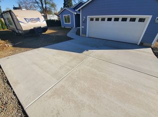 364 SE Tokay St, Winston, OR 97496