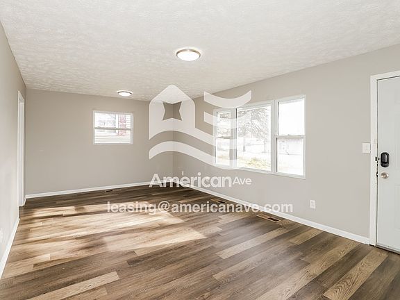 1335767_005_wm_-_living_room_13381236.jpg