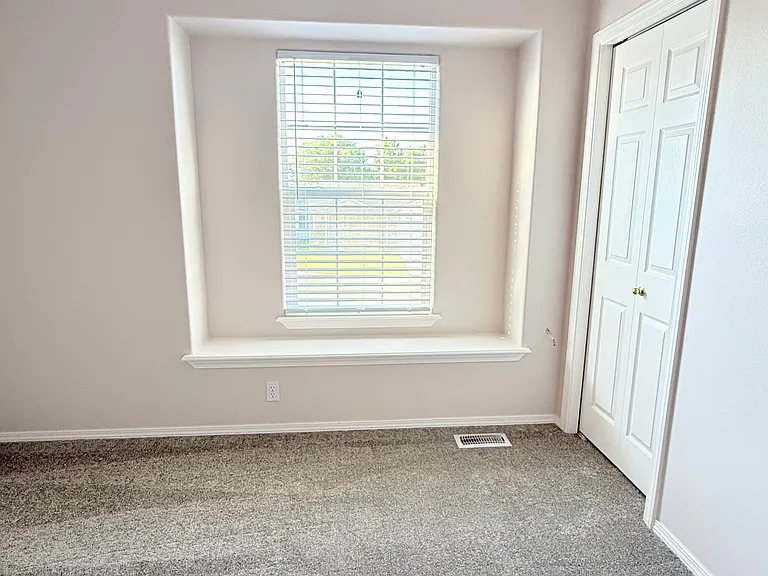 14031 Carolina St — Photo 24