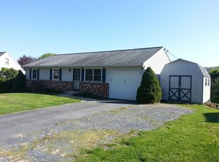 98 Mountain Blvd, Wernersville, PA 19565
