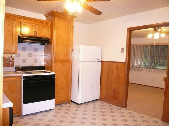 3rd image of 437 NW 53rd St