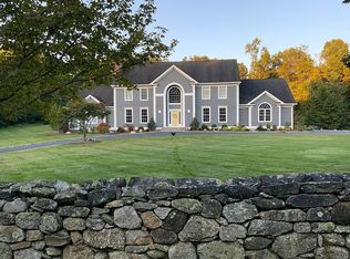 24 Merlins Ln, Newtown, CT 06470