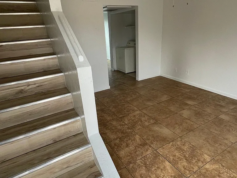 102 W 9th Pl #106 — Photo 8