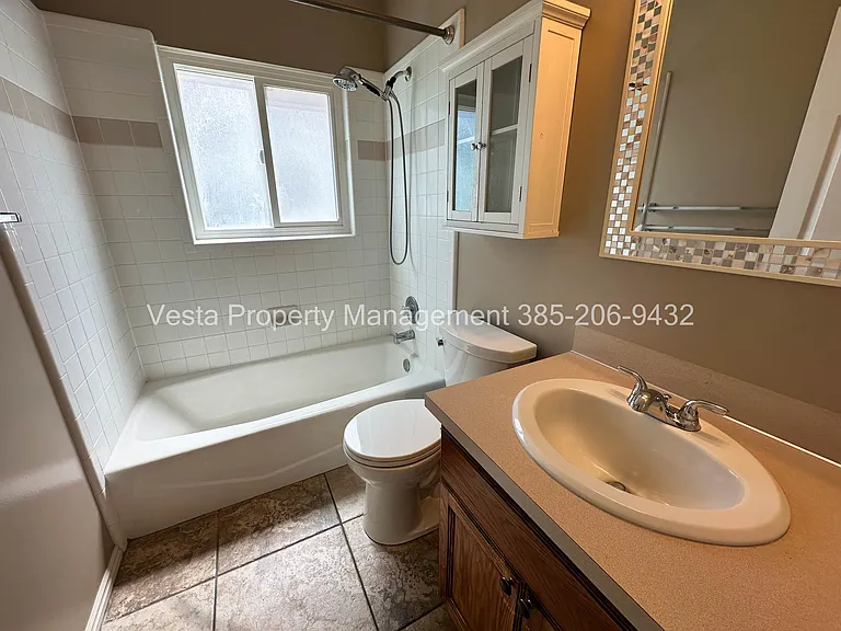1293 W 570 N — Photo 11