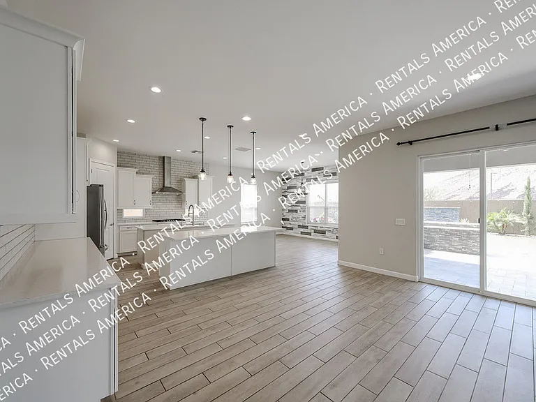 1829 E Saguaro Park Ln — Photo 21