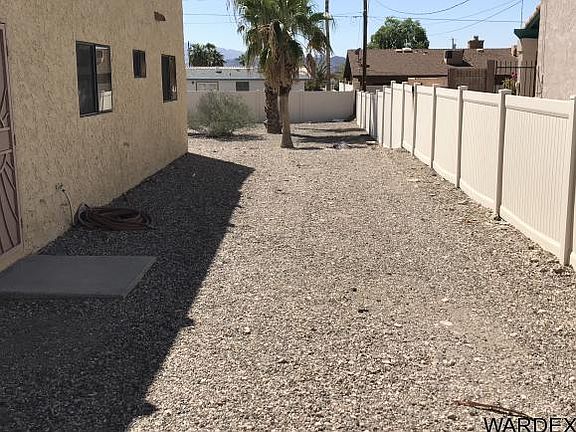 3rd image of 931 Acoma Blvd S
