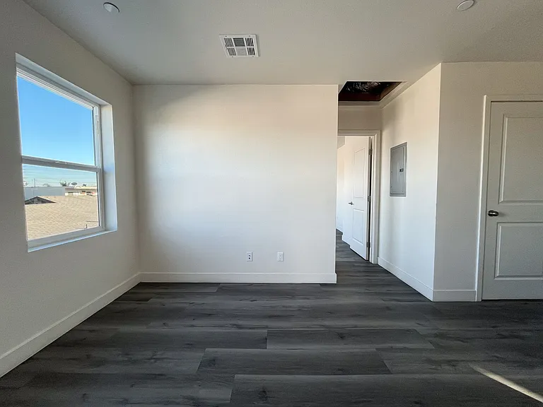 5017 Clara St — Photo 9