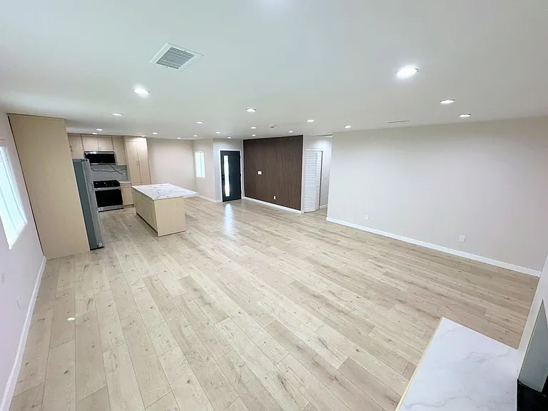 6722-6724 Hesperia Ave — Photo 16