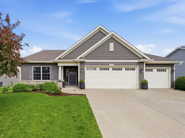 605 Danielle Ct, Blue Grass, IA 52726
