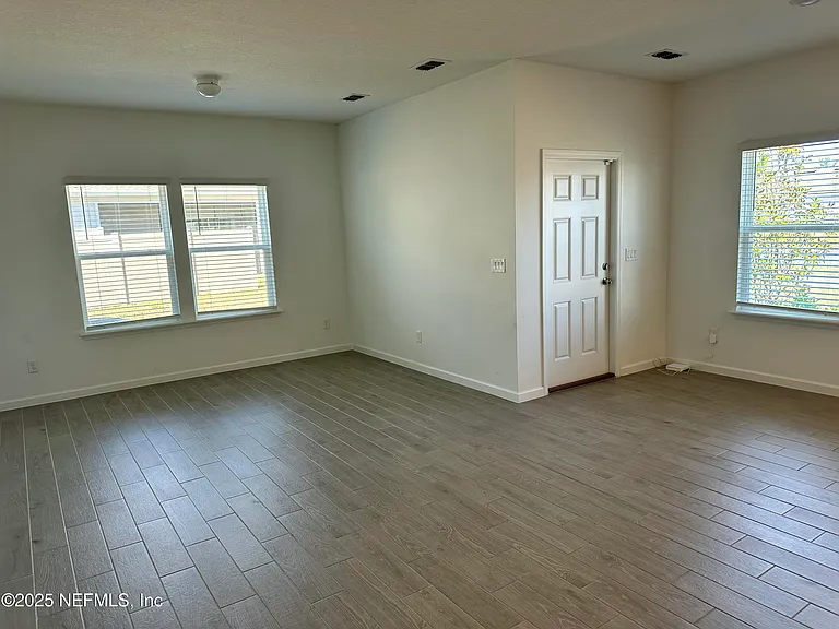 413 Rosemont Dr — Photo 8