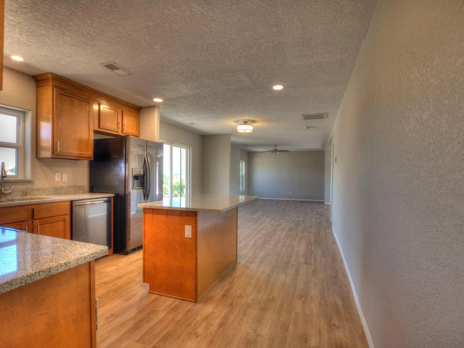 5 bed, 2013 sqft, $2,600 — Photo 2
