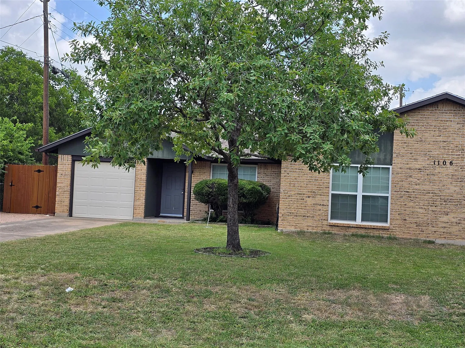 2 bed, 2.0 bath, 2111 sqft, $1,800 — Photo 2
