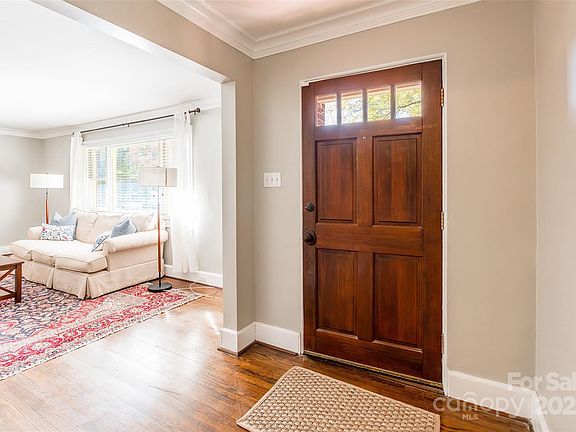 5th image of 1104 Evergreen Cir