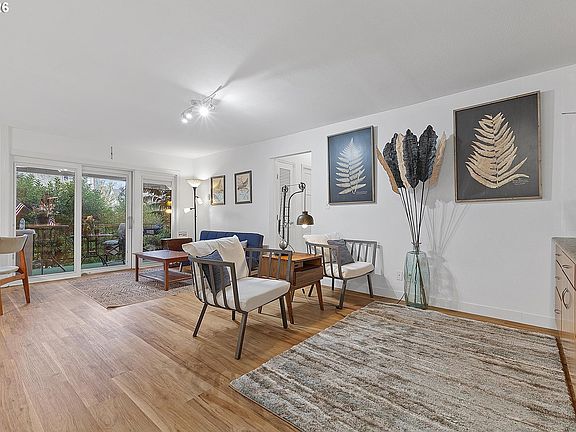 5th image of 2021 SW Main St Unit 32