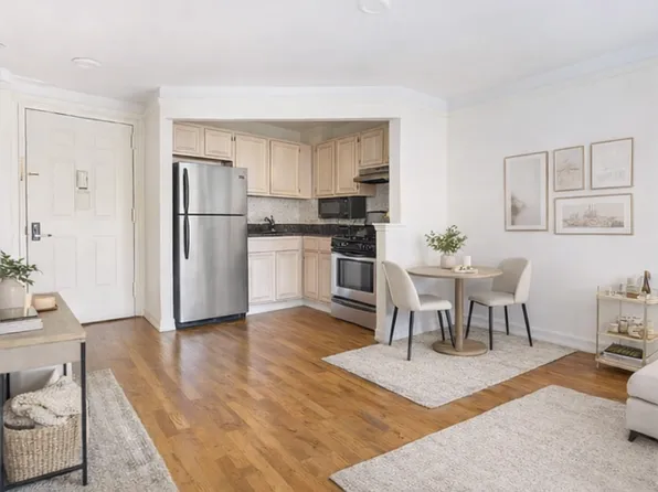 394 E 8th St, New York, NY