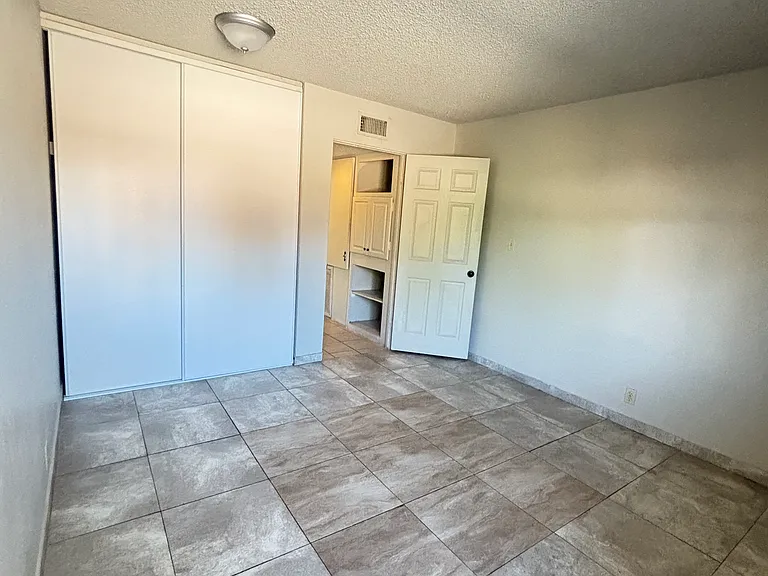 1004 N Jones Blvd #A — Photo 11