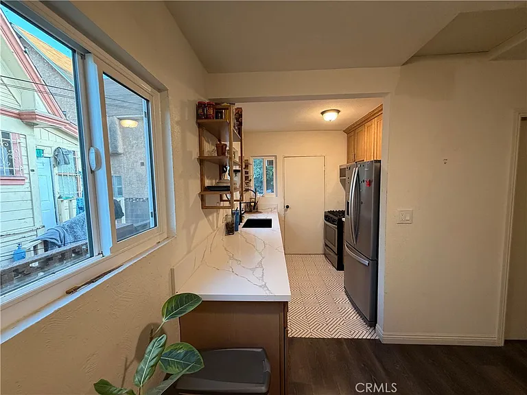 1008 W 17th St — Photo 4