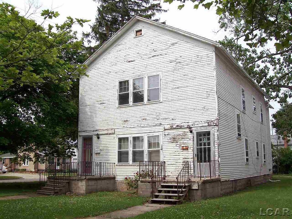 1st image of 221 Pearl St S