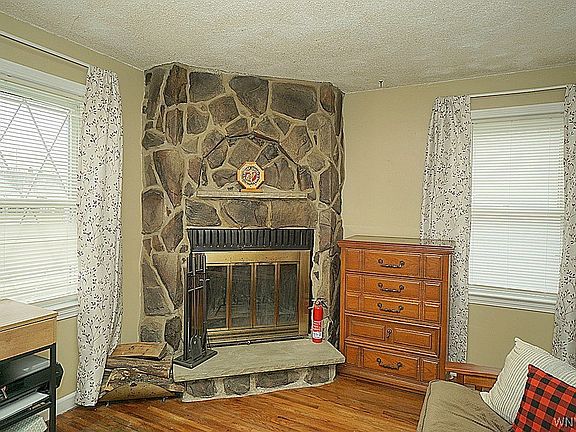 3rd image of 4902 Mount Vernon Blvd