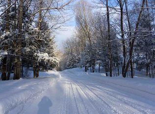 570 Eastwind Dr, Harbor Springs, MI 49740