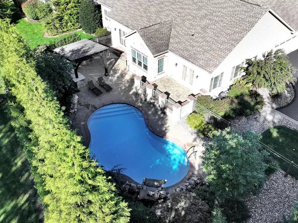 130 Sandstone Dr, Willow Street, PA 17584