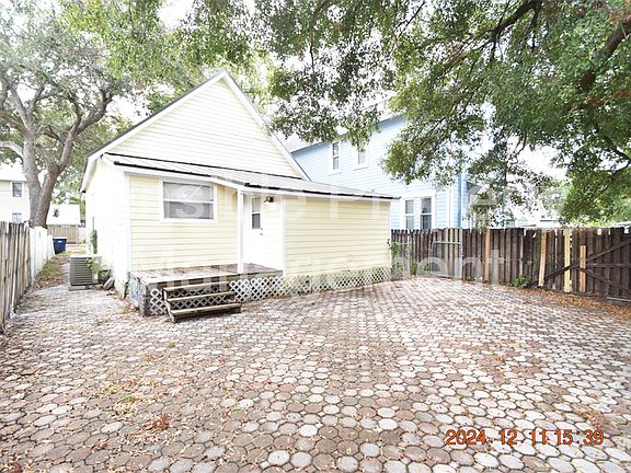 4th image of 414 E Amelia Ave