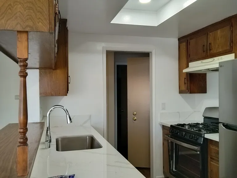 1134 W 22nd St #1 — Photo 1