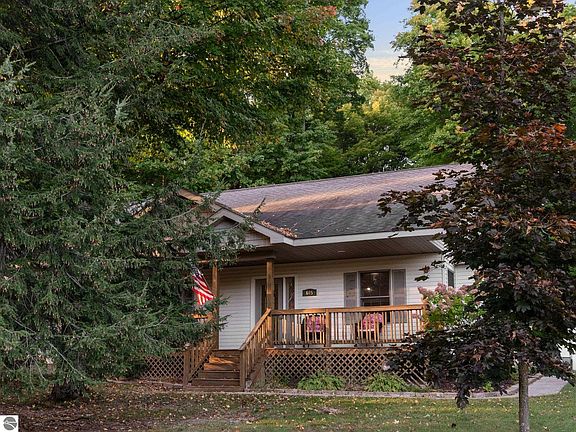 4th image of 605 Woodwind Dr