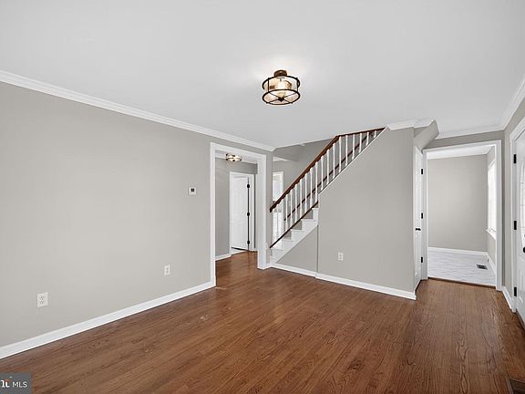 5th image of 6 Circle Dr