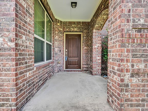 2nd image of 6864 Juniper Arbor Ln