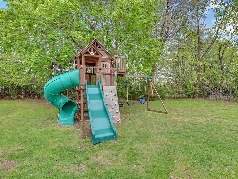 105 Everit Ave — Photo 43
