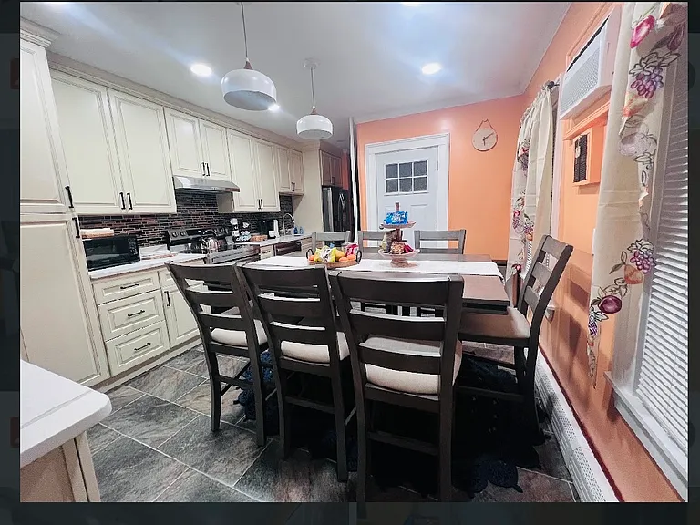 19 Hazelton St #1 — Photo 3