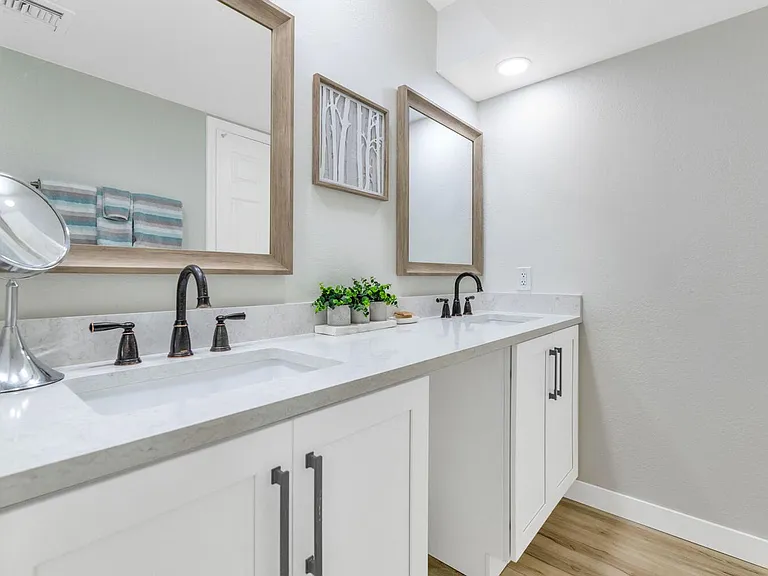 3037 E Rose Ln — Photo 15