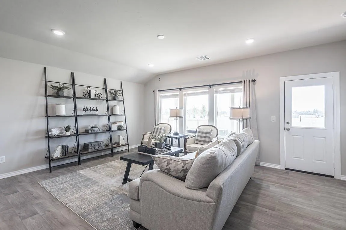 4 bed, 2244 sqft, $1,949 — Photo 3