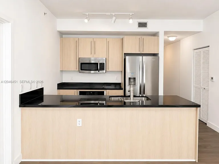 1111 SW 1st Ave #1716 — Photo 3