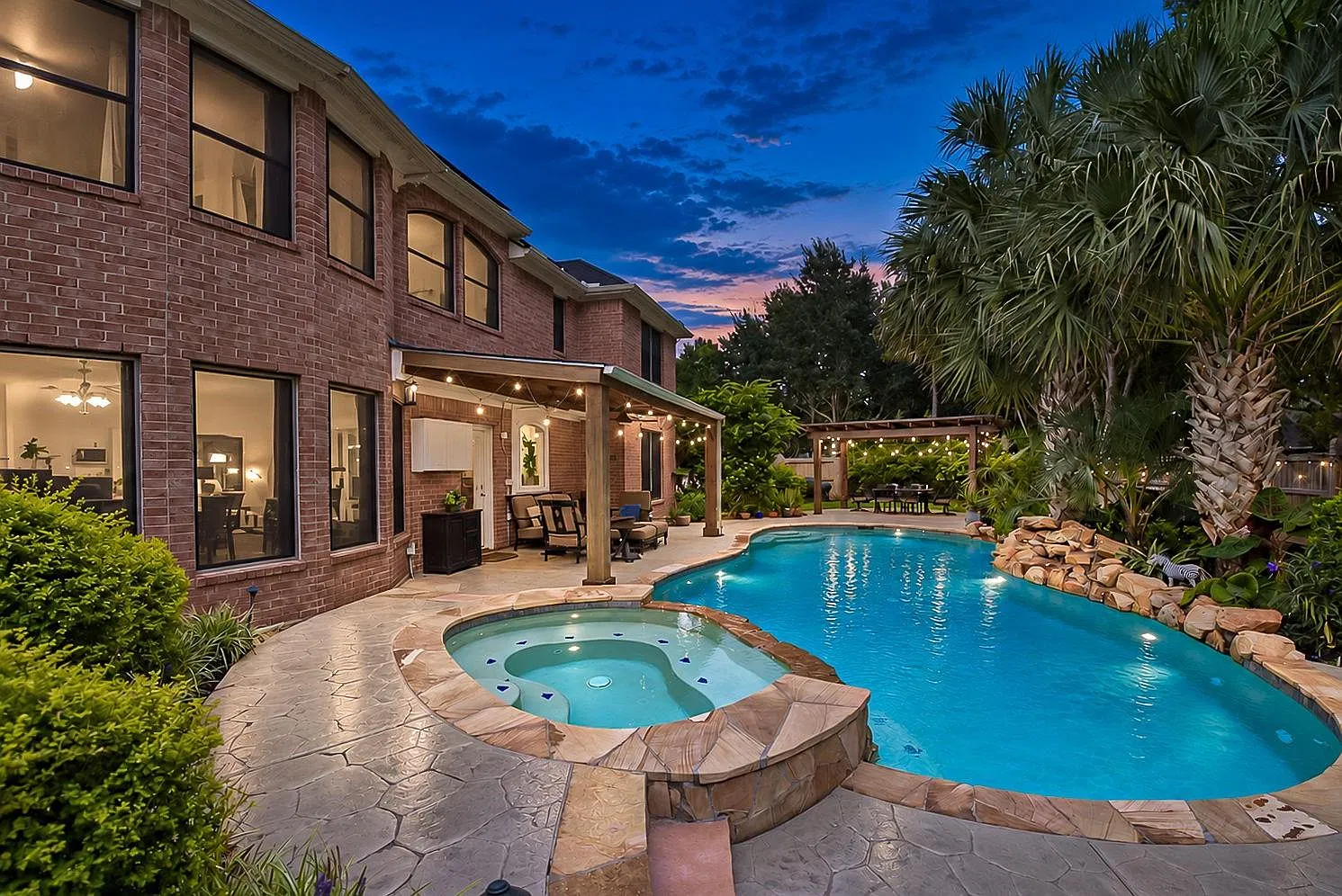 4 bed, 3.0 bath, 3000 sqft, $4,000 — Photo 2