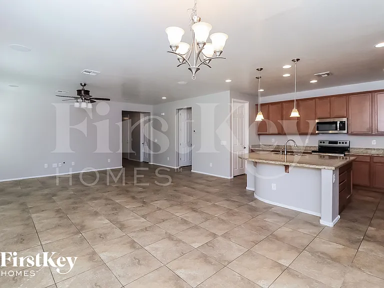 5027 W Saint Catherine Ave — Photo 7