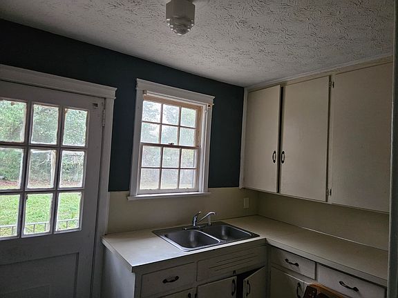 5th image of 2216 Palmetto St #1