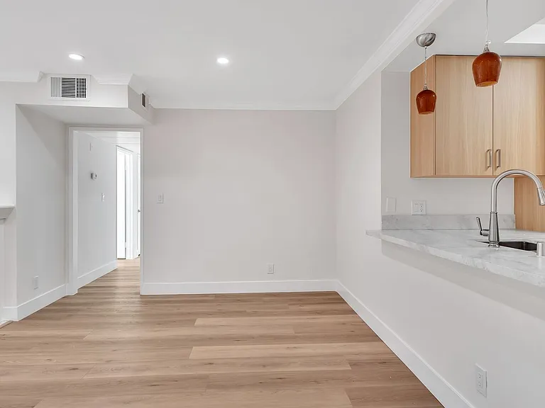 1520 N Vista St #203 — Photo 14