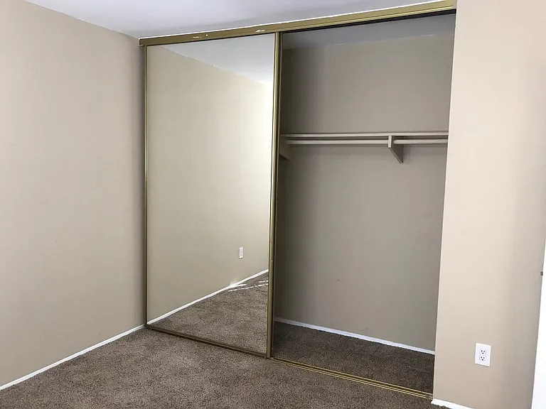 La Paloma Apartments — Photo 23