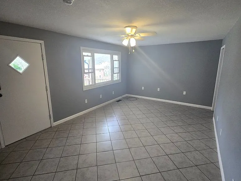 340 Unaka Dr — Photo 3