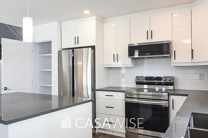 Edmonton House for rent - 3 Bedrooms — photo 2