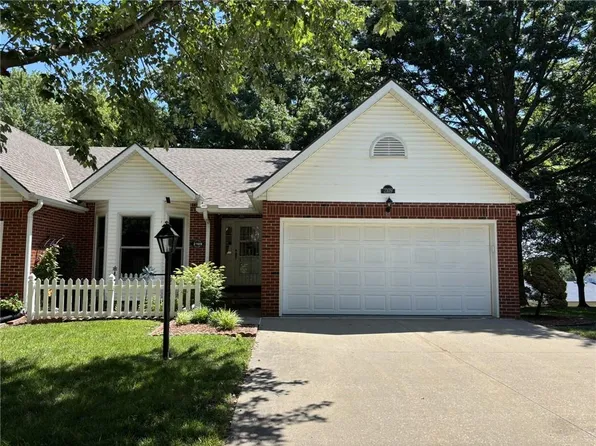 2109 Berkshire Dr, Saint Joseph, MO 64506