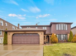 1102 E Ardyce Ln, Mount Prospect, IL 60056