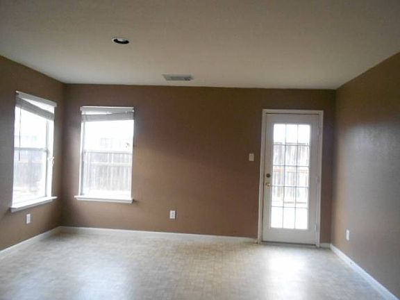 Breakfast /dining room