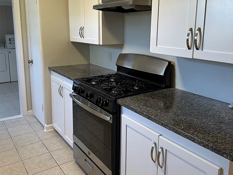 2105 S Florence Ave — Photo 9