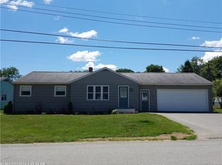 16 Garden Dr, Topsham, ME 04086