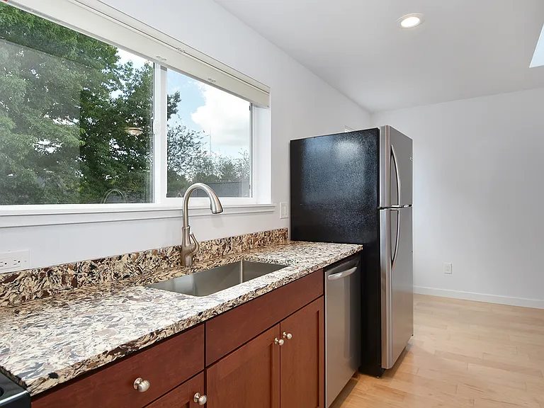 713B 27th Ave — Photo 10